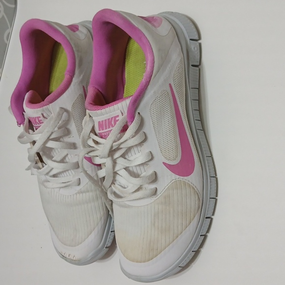 Nike Womens  Running Sneaker
